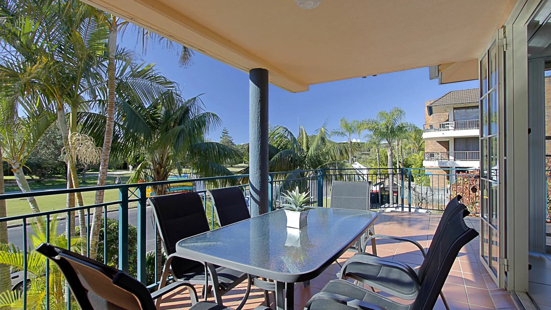 Sea Breeze On Main Beach Aparthotel Byron Bay